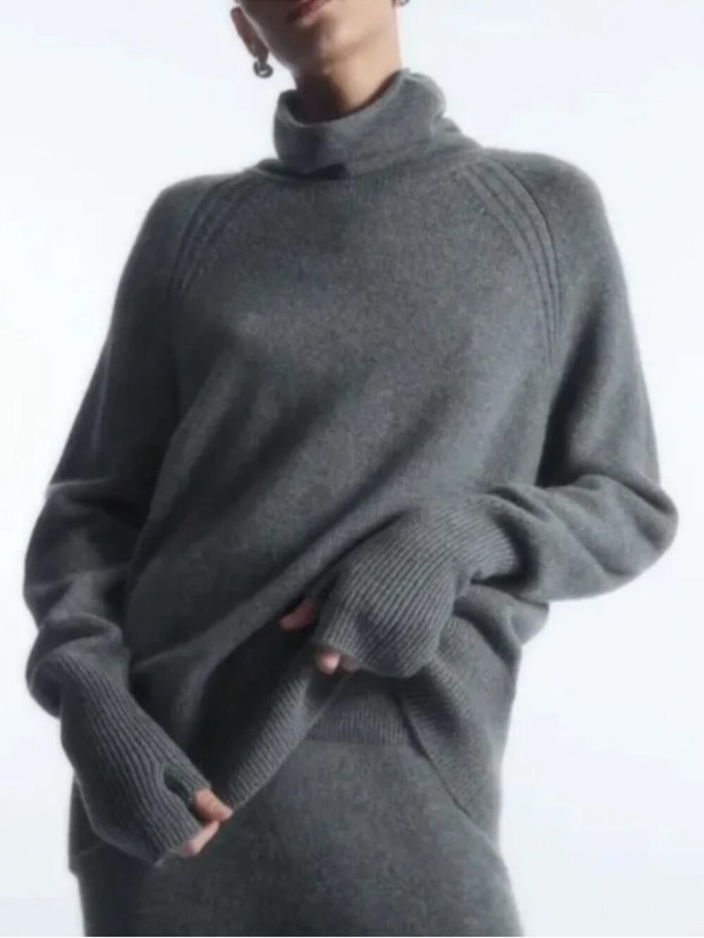 COS Pure Cashmere Turtleneck Cozy Sweater with Thumbholes